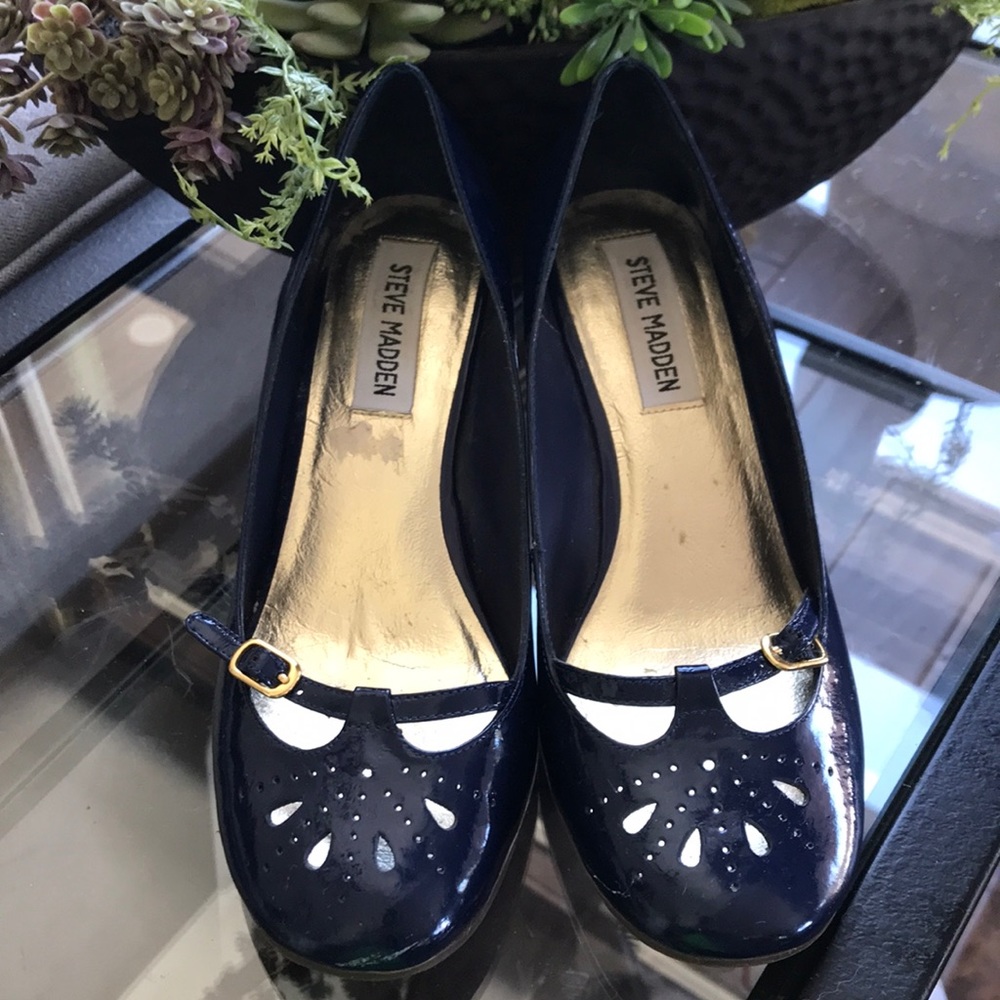 Steve Madden navy patent wedge 6